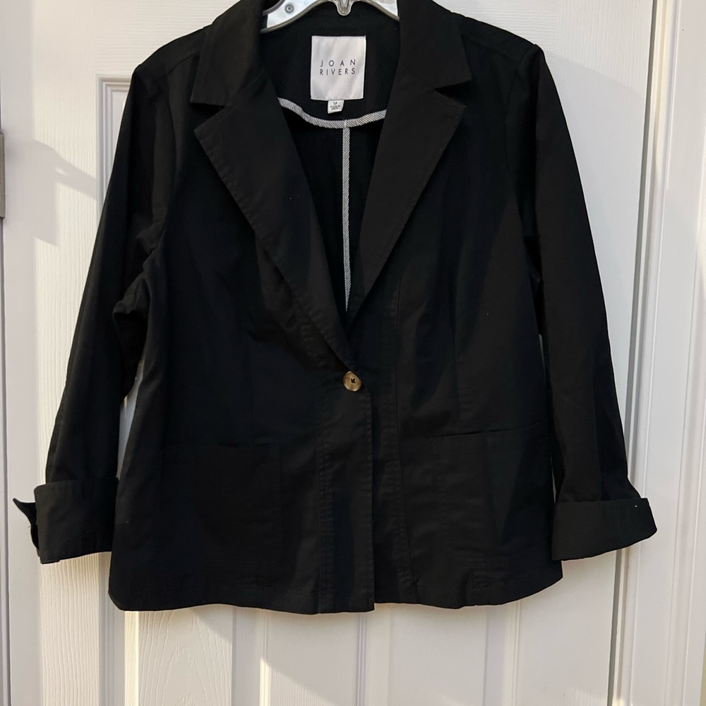 Ladies Size LP "Joan Rivers" Black Blazer with Button Detail GUC ❤️